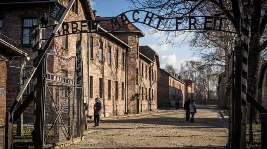 2hbn Karanlık Turizm Post Görseli - auschwitz Turu