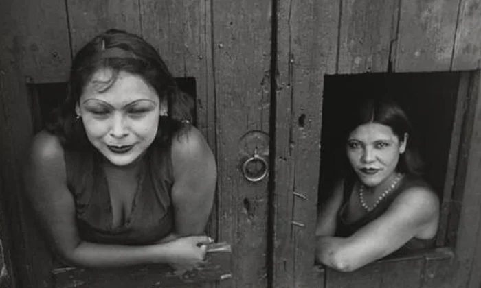 Sokak Fotoğrafçılığı: Anı Çalmak mı, Sanata Dönüştürmek mi? 2 2hbn Sokak Fotoğrafçılığı Postu Henri Cartier-Bresson - Calle Cuauhtemoctzin fotoğrafı
